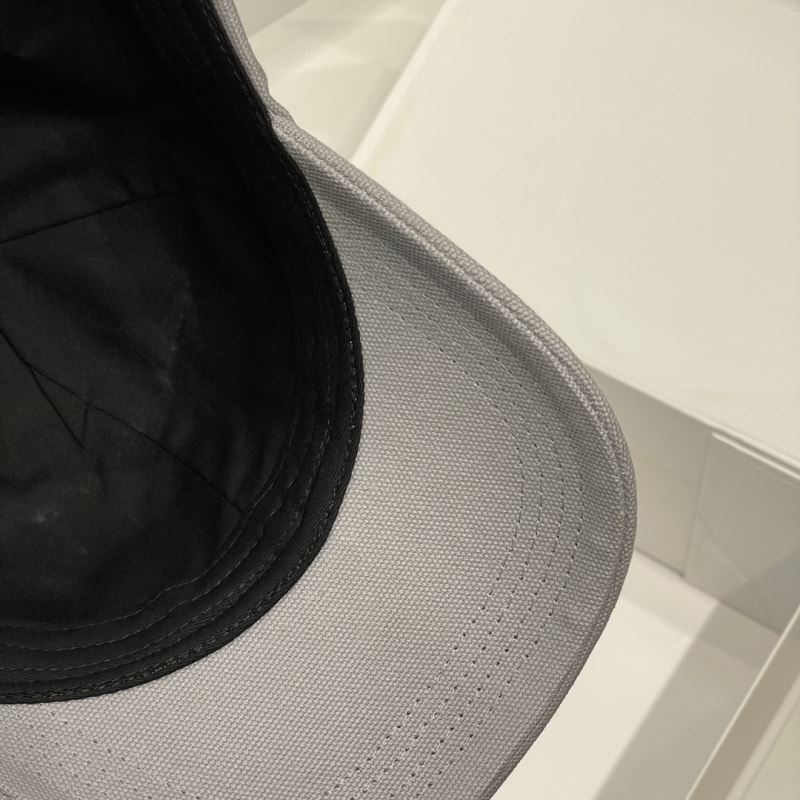 Loewe Caps